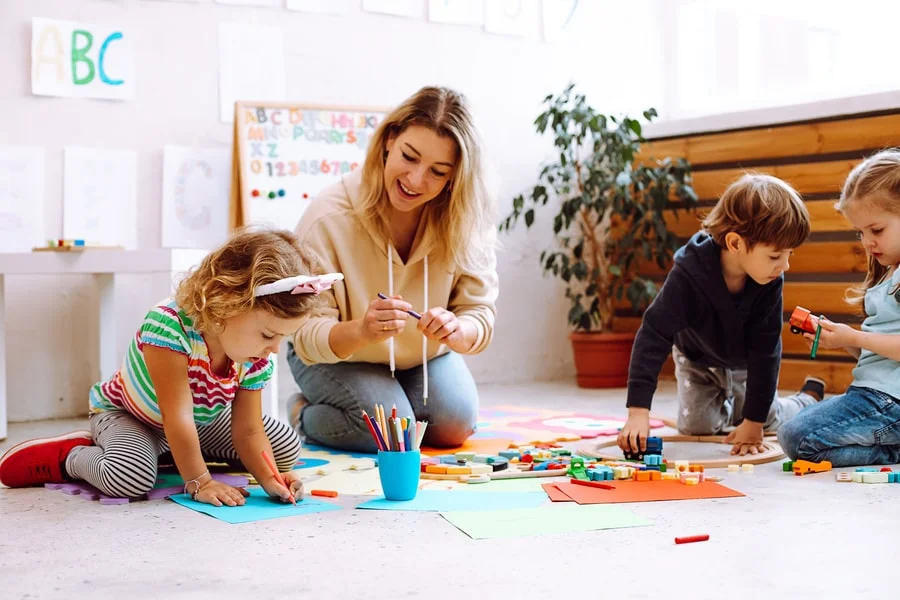 Assistante maternelle : métier, compétences, responsabilités